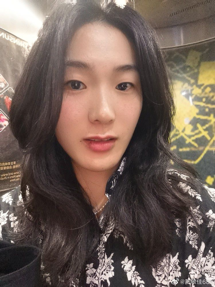 马岚一见如此，胜利者的姿态更加明显，鄙夷地说：萧常坤，你他妈一个大老爷们，少他妈跟我来这一套。